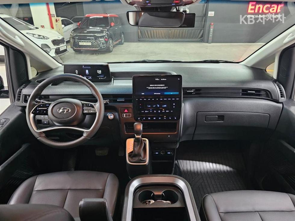 Hyundai Staria — miniaturë 10