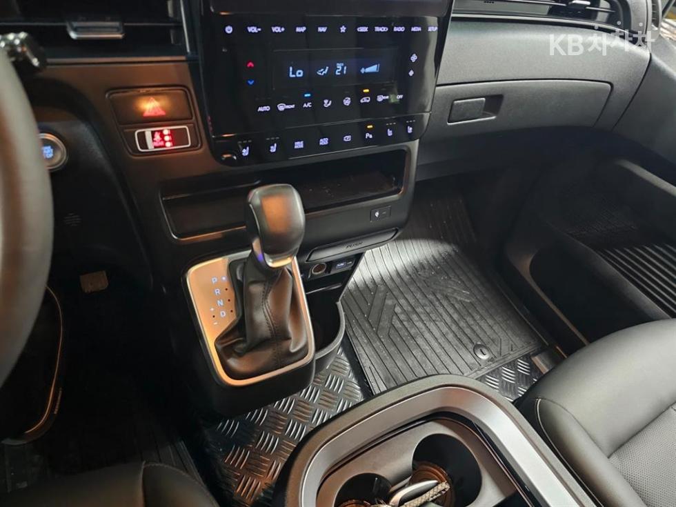Hyundai Staria — miniaturë 13