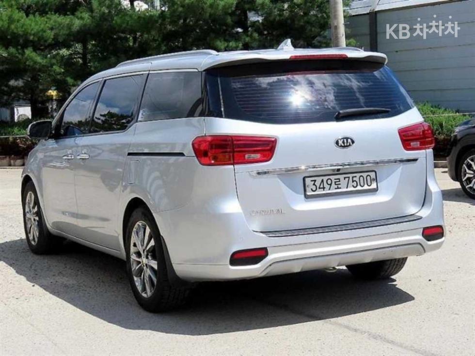 Kia Carnival — miniaturë 2