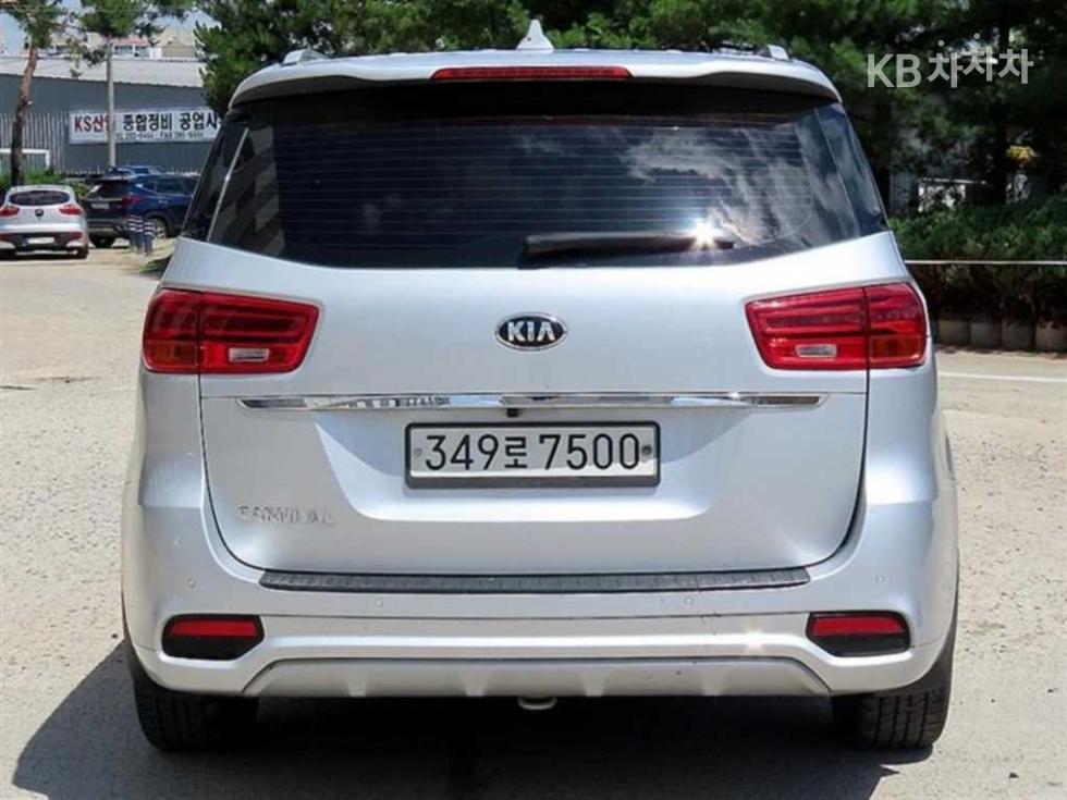 Kia Carnival — miniaturë 3