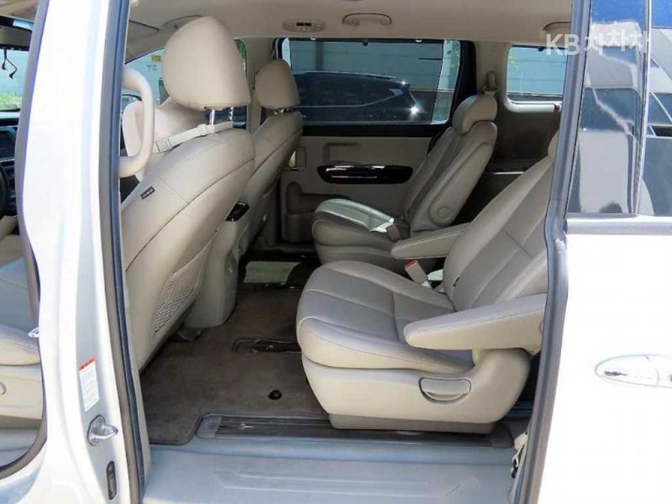Kia Carnival — miniaturë 5