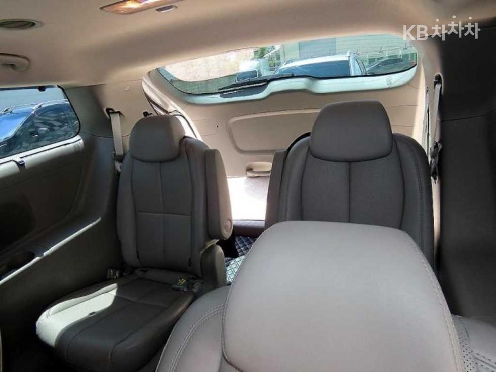 Kia Carnival — miniaturë 6