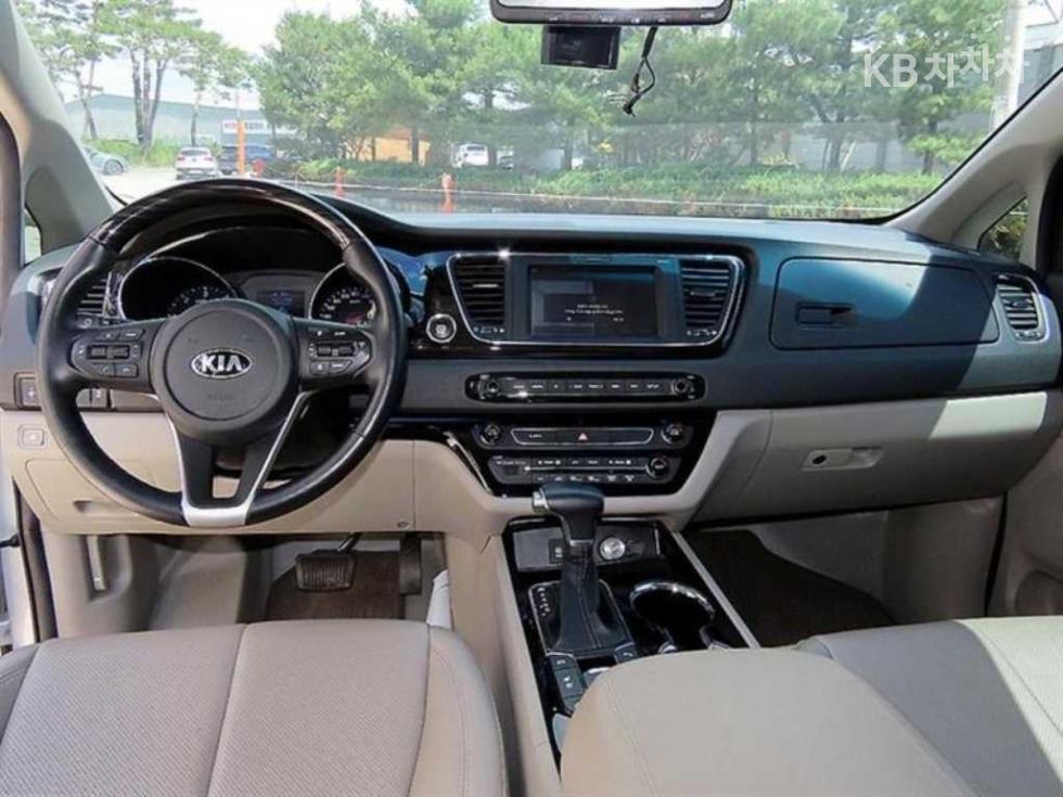Kia Carnival — miniaturë 7