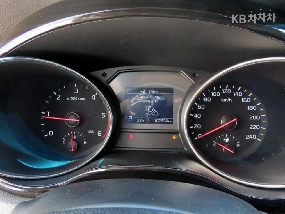 Kia Carnival — miniaturë 9