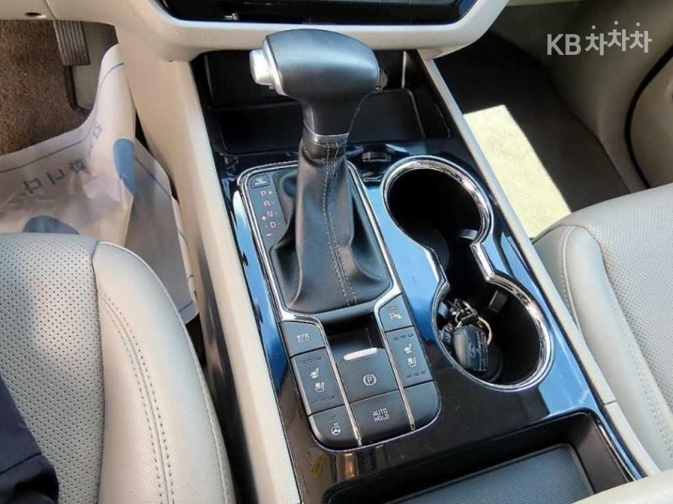 Kia Carnival — miniaturë 10