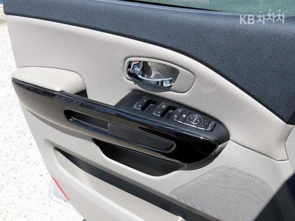 Kia Carnival — miniaturë 11