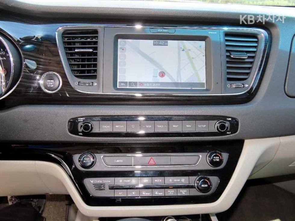 Kia Carnival — miniaturë 13