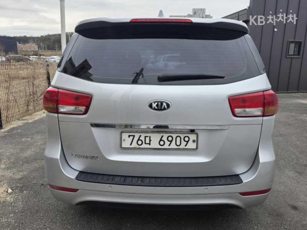 Kia Carnival — miniaturë 3