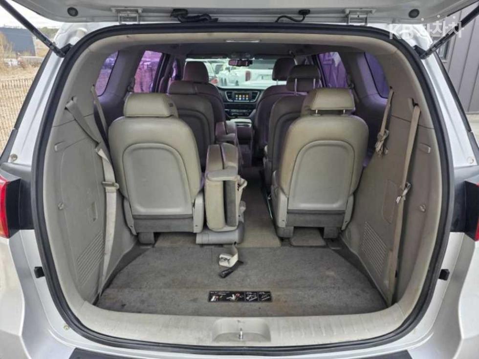 Kia Carnival — miniaturë 4
