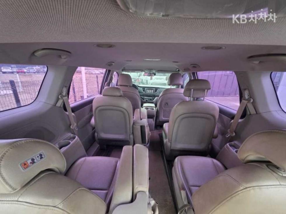 Kia Carnival — miniaturë 5