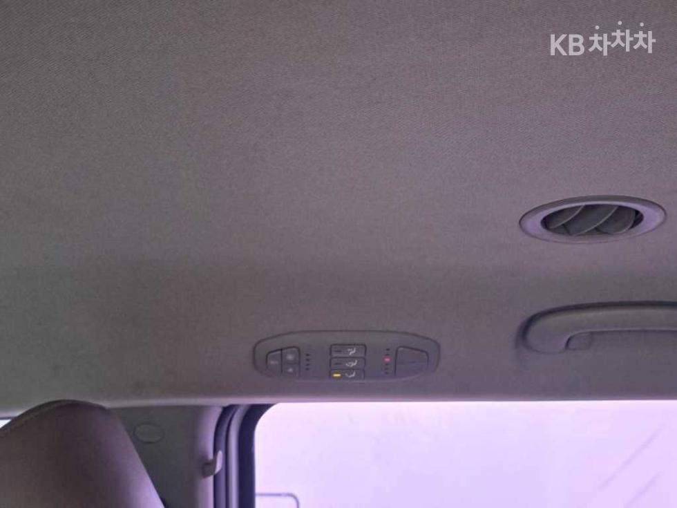Kia Carnival — miniaturë 7