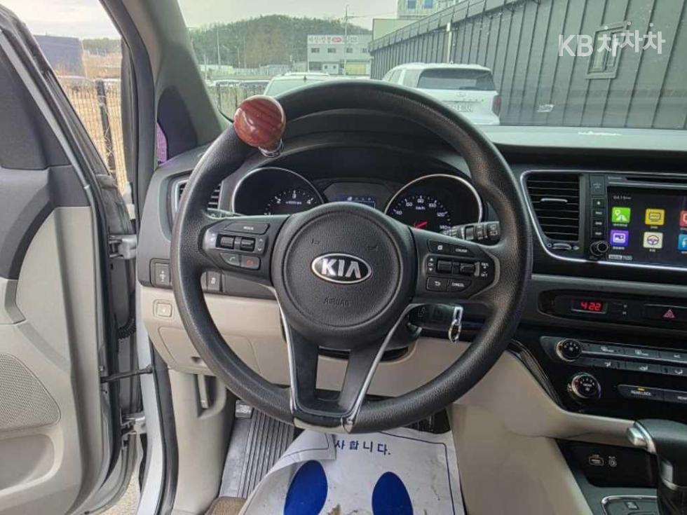 Kia Carnival — miniaturë 9