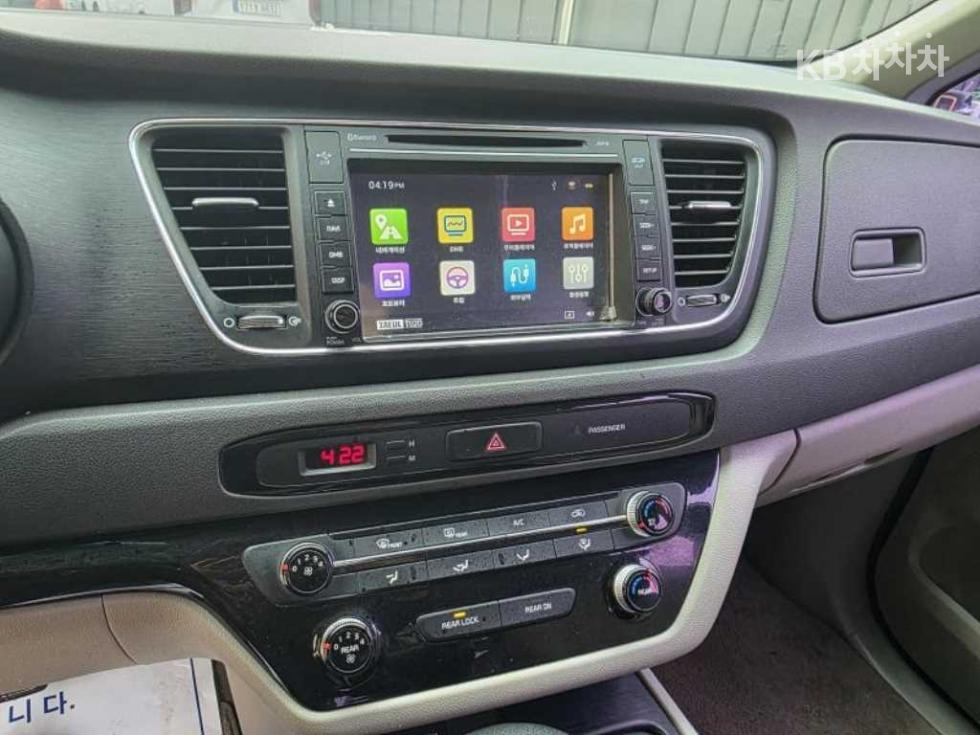 Kia Carnival — miniaturë 11