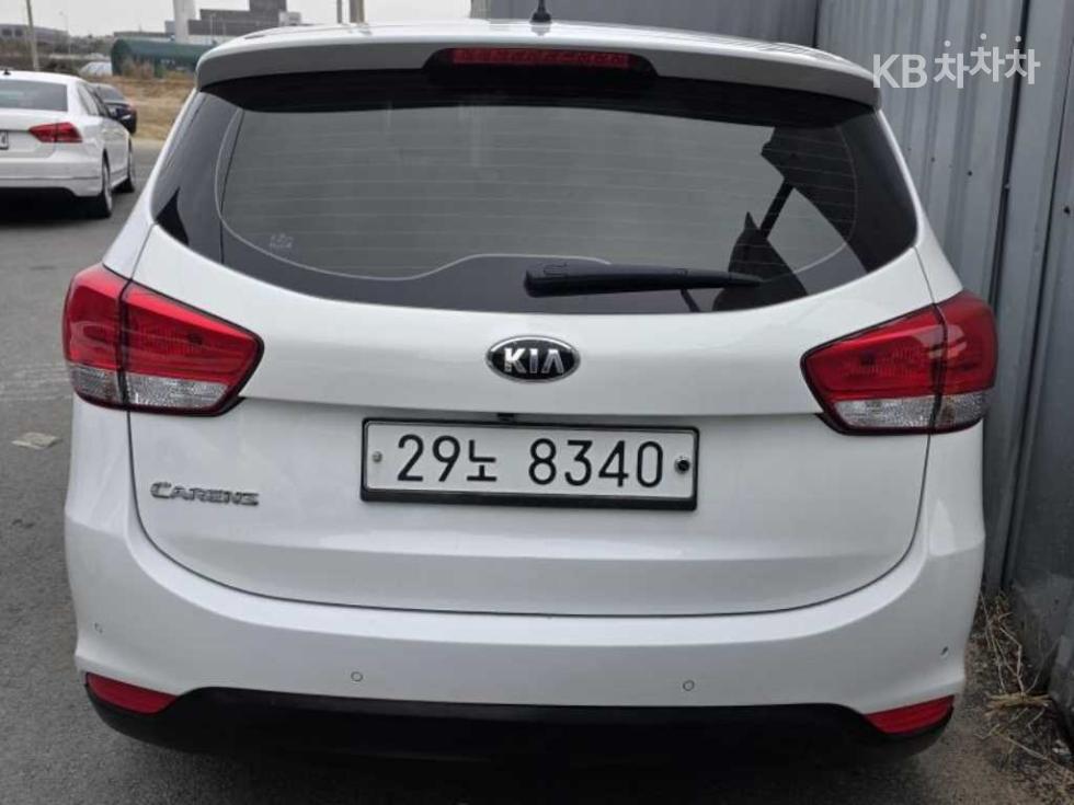Kia Carens — miniaturë 3