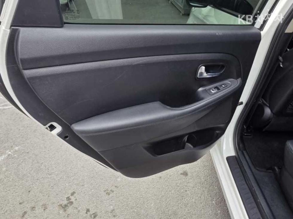 Kia Carens — miniaturë 5