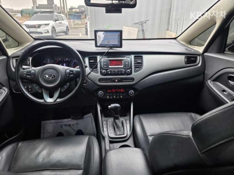 Kia Carens — miniaturë 9