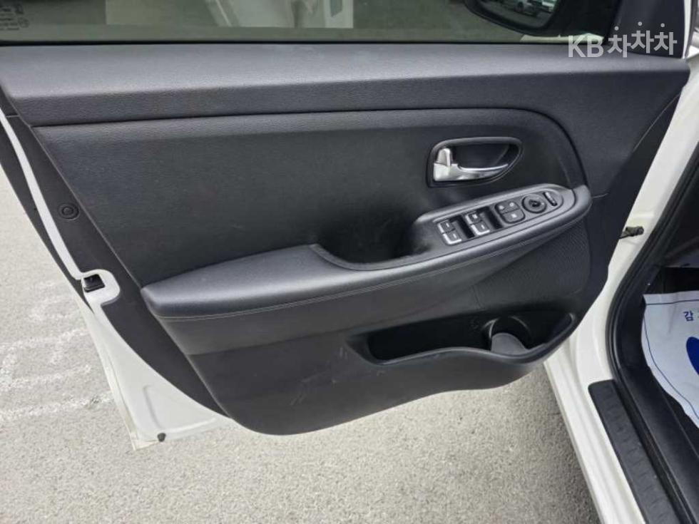 Kia Carens — miniaturë 10