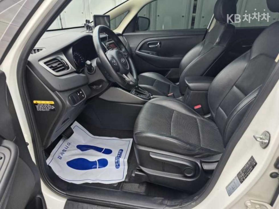 Kia Carens — miniaturë 11