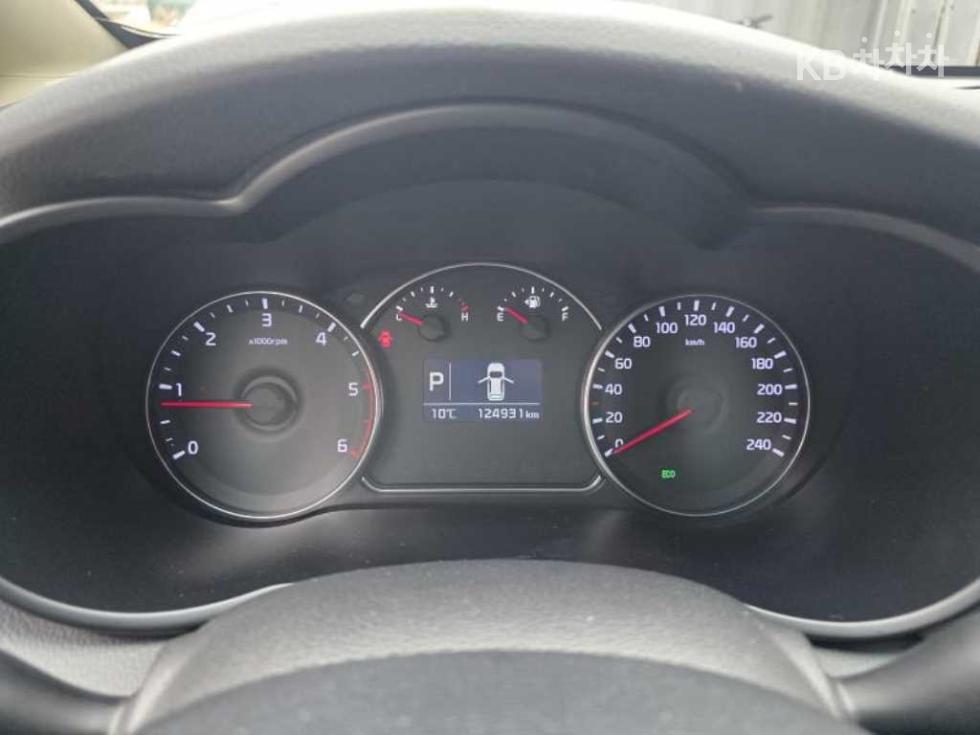 Kia Carens — miniaturë 13