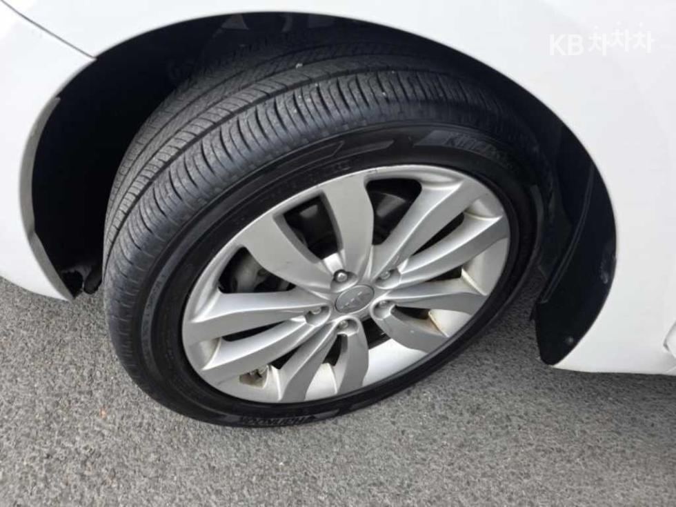 Kia Carens — miniaturë 17