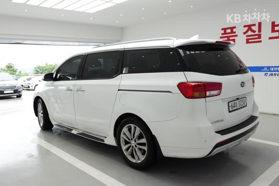 Kia Carnival — miniaturë 4