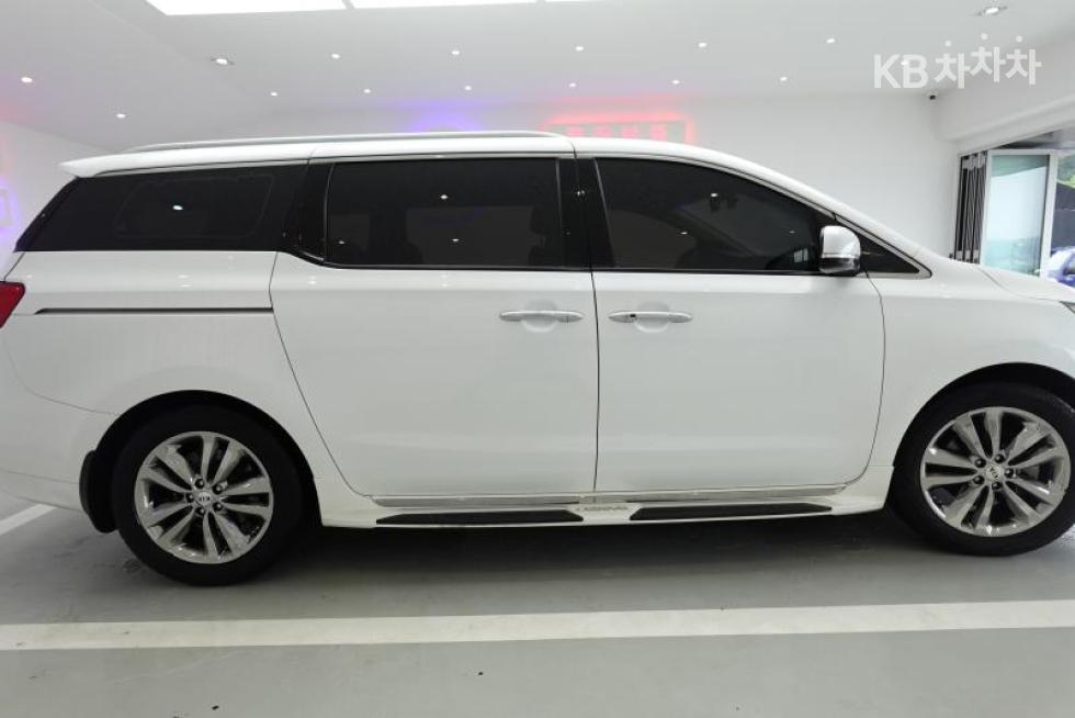 Kia Carnival — miniaturë 7