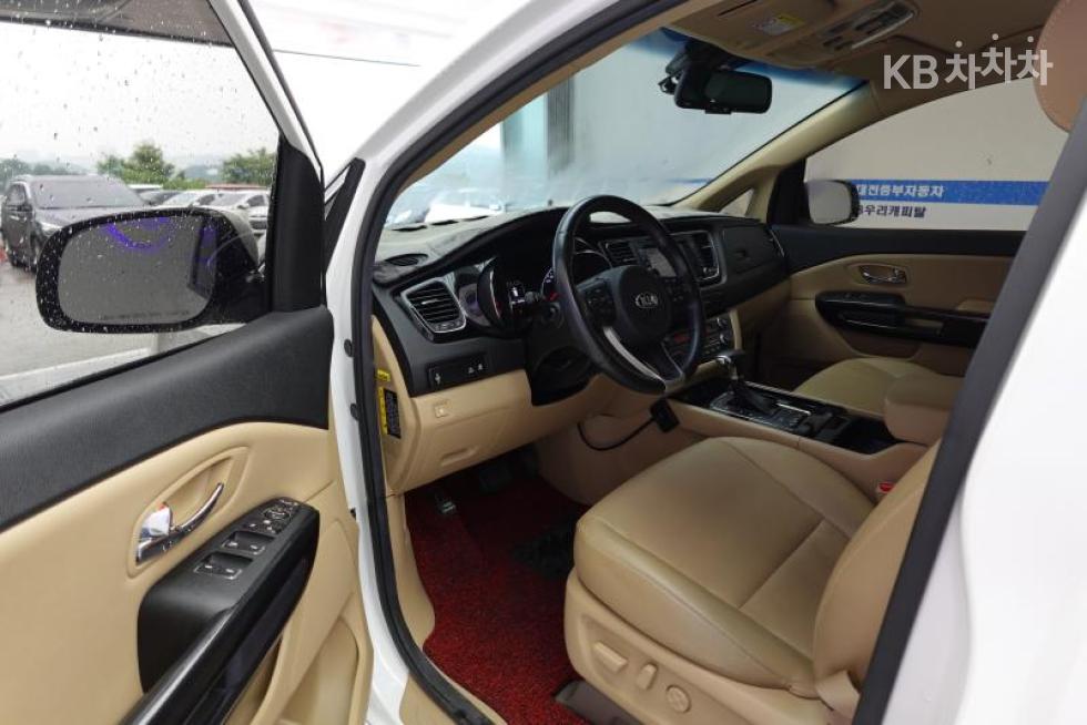 Kia Carnival — miniaturë 11