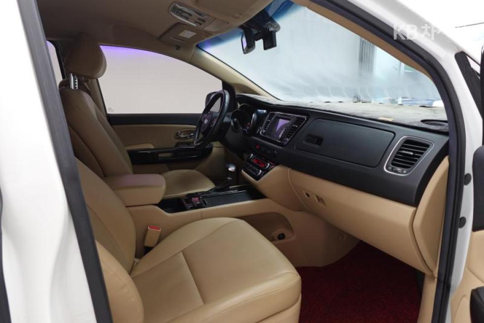 Kia Carnival — miniaturë 24