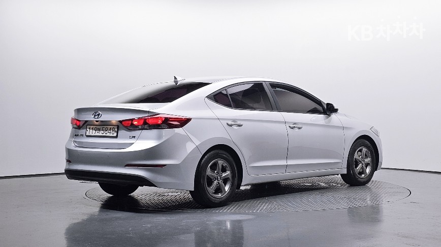 Hyundai Avante — miniaturë 4
