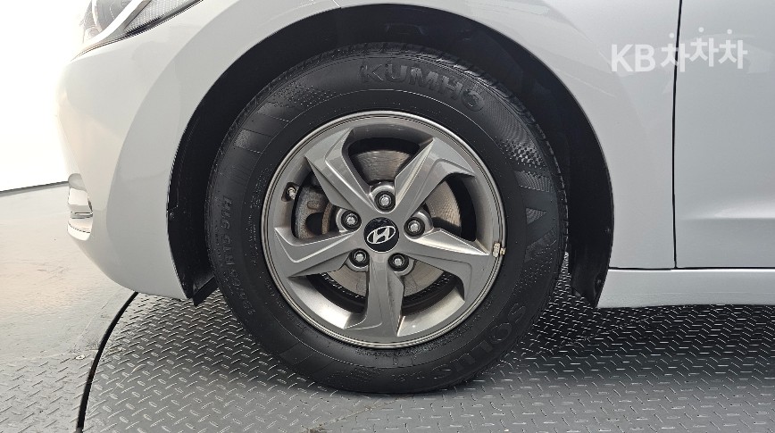 Hyundai Avante — miniaturë 5