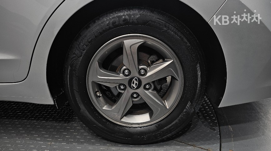 Hyundai Avante — miniaturë 6