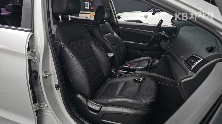 Hyundai Avante — miniaturë 11