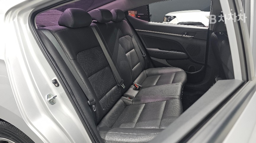 Hyundai Avante — miniaturë 12