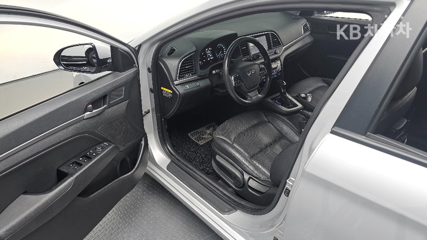 Hyundai Avante — miniaturë 13