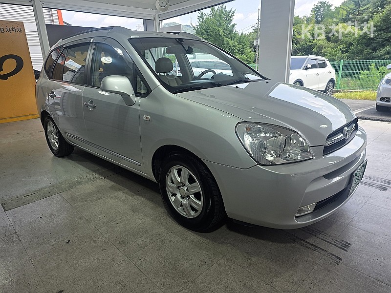 Kia Carens — miniaturë 2