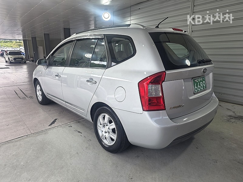 Kia Carens — miniaturë 5