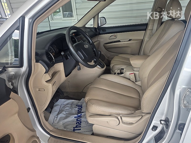 Kia Carens — miniaturë 8
