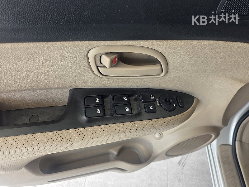 Kia Carens — miniaturë 14
