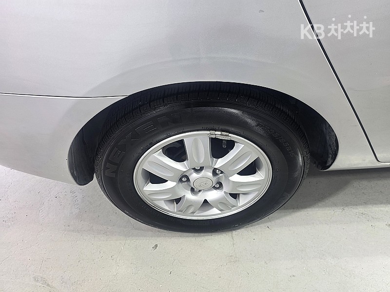 Kia Carens — miniaturë 15