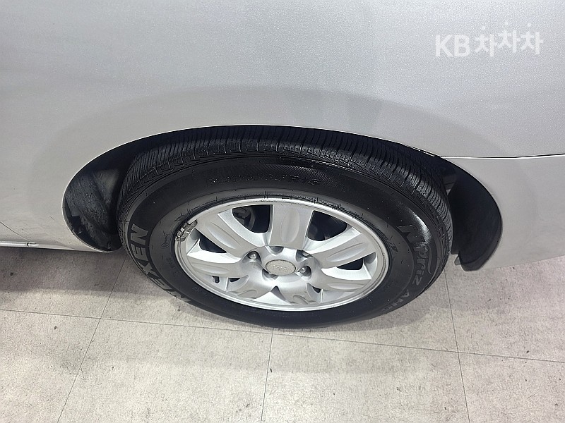 Kia Carens — miniaturë 16