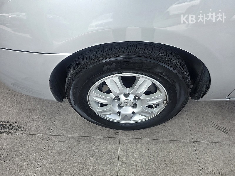 Kia Carens — miniaturë 17
