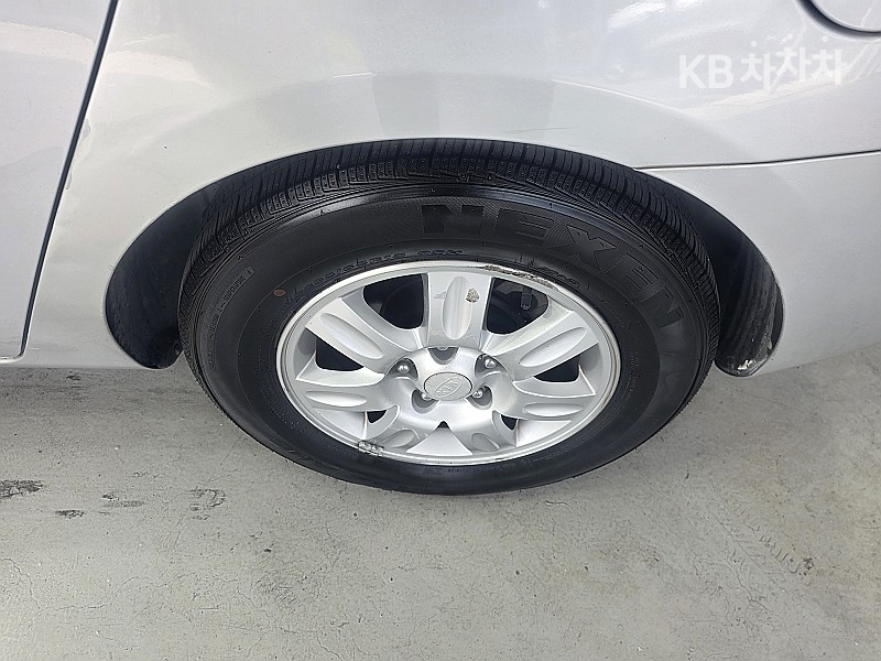 Kia Carens — miniaturë 18