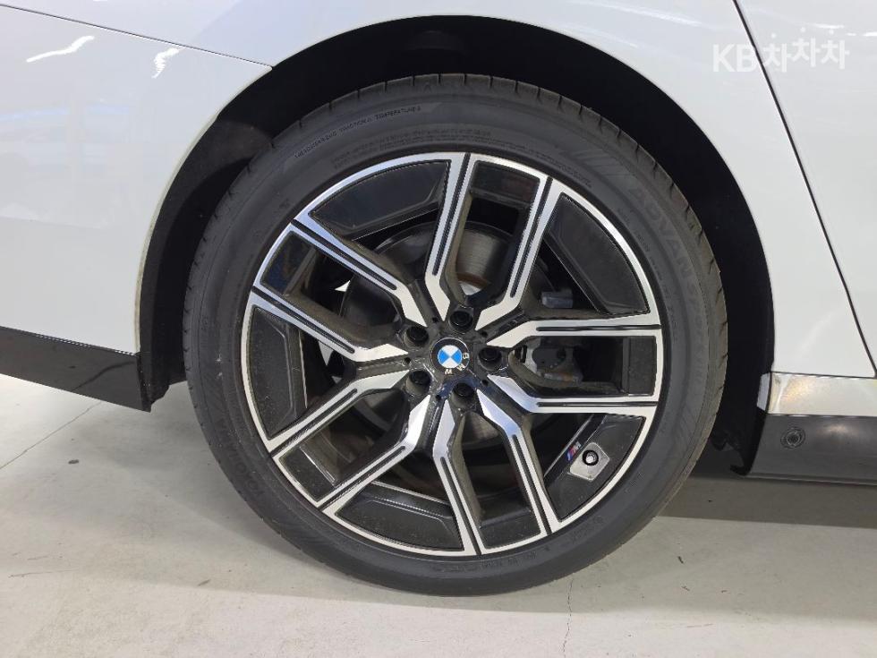BMW 7er — miniaturë 26