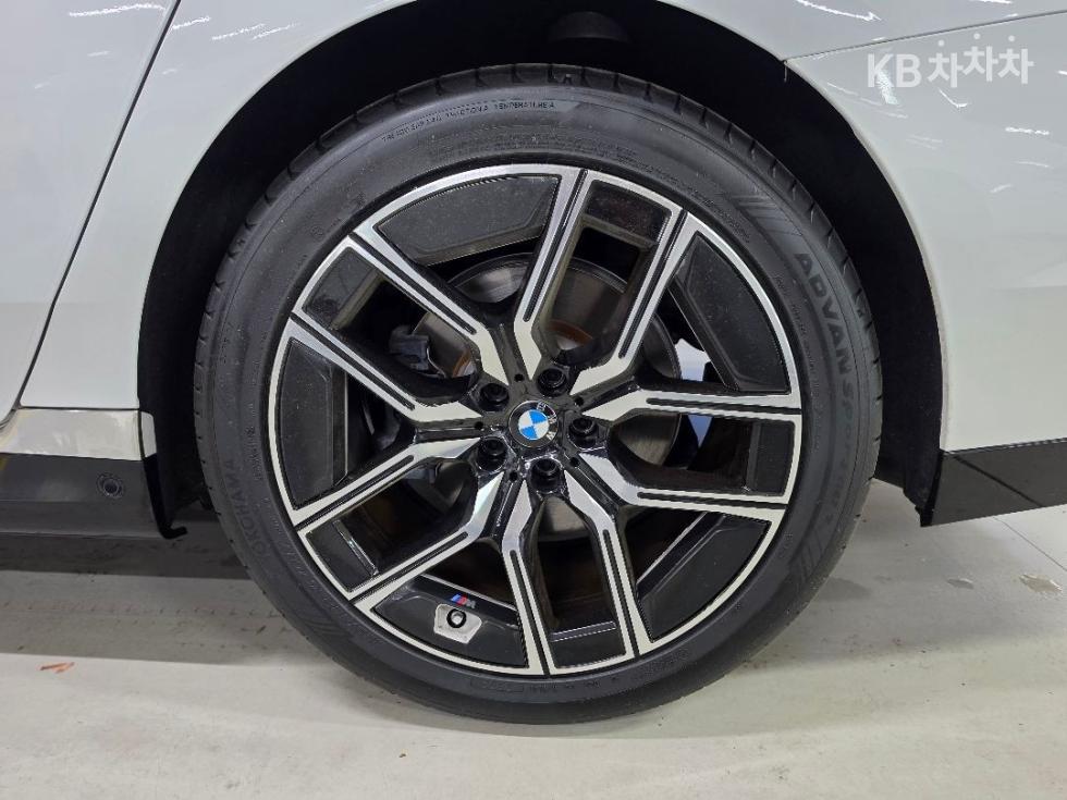 BMW 7er — miniaturë 27