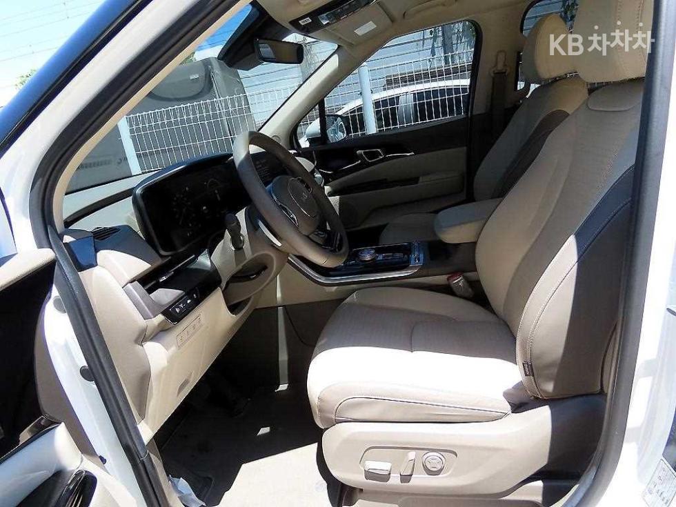 Kia Carnival — miniaturë 5
