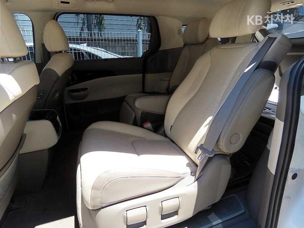 Kia Carnival — miniaturë 6