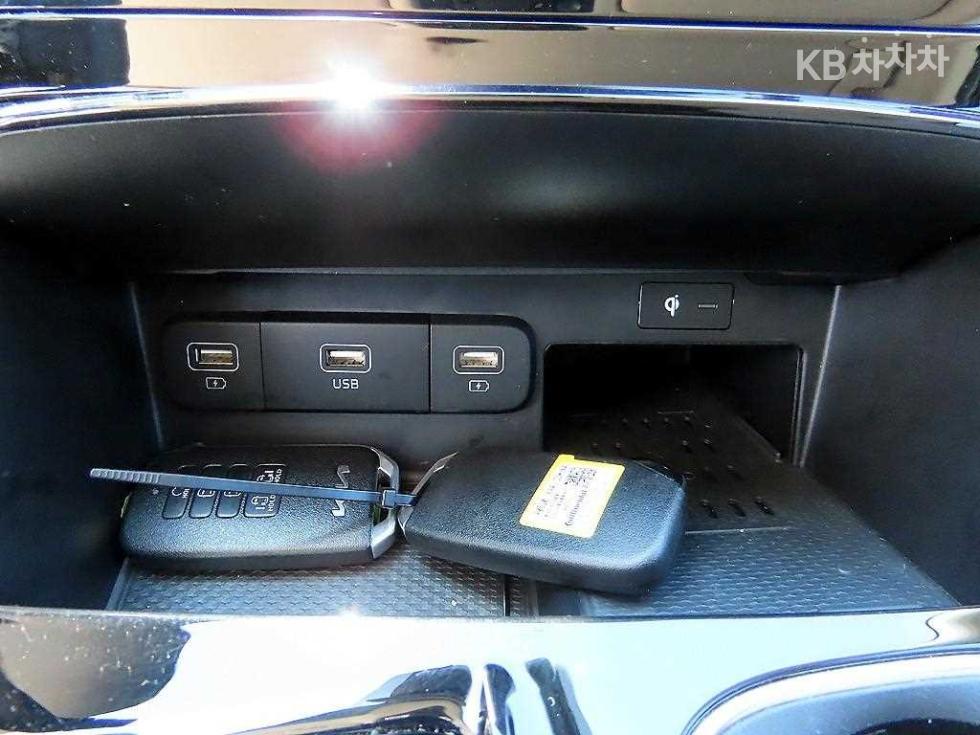 Kia Carnival — miniaturë 15