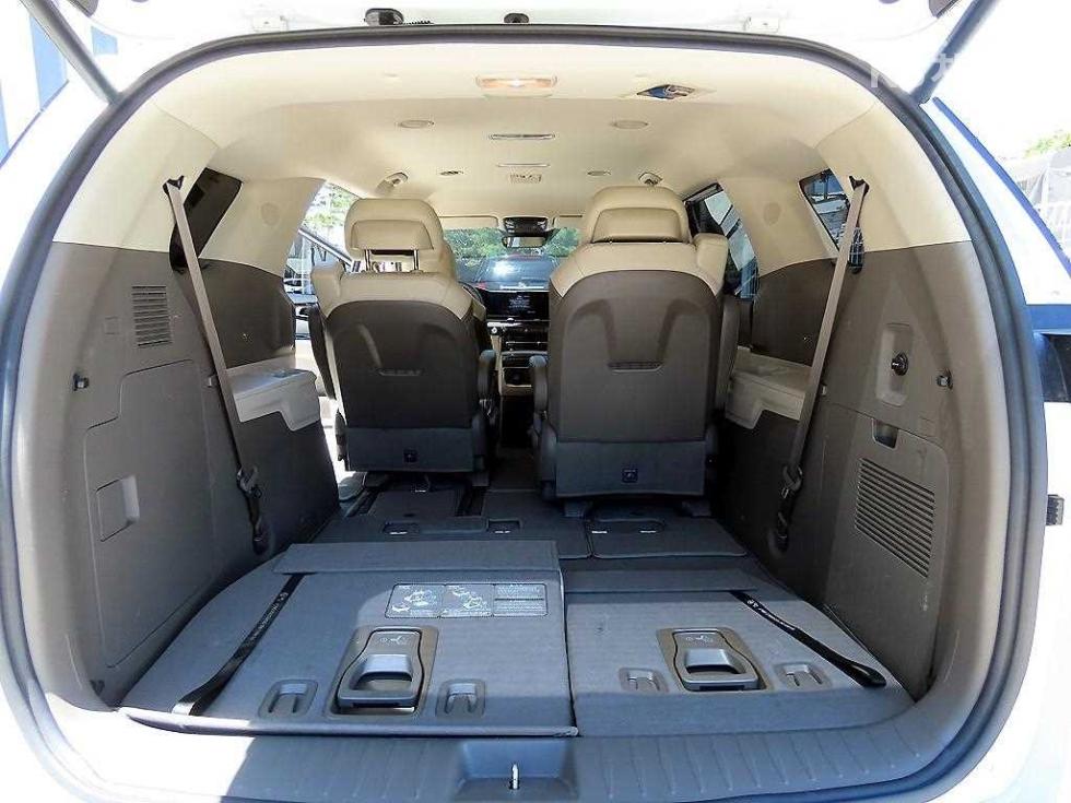 Kia Carnival — miniaturë 16