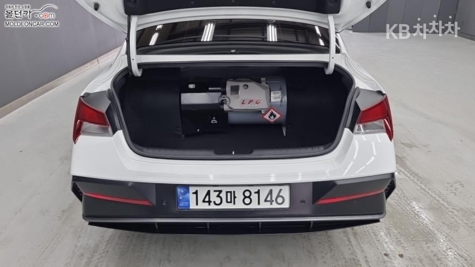 Hyundai Avante — miniaturë 18