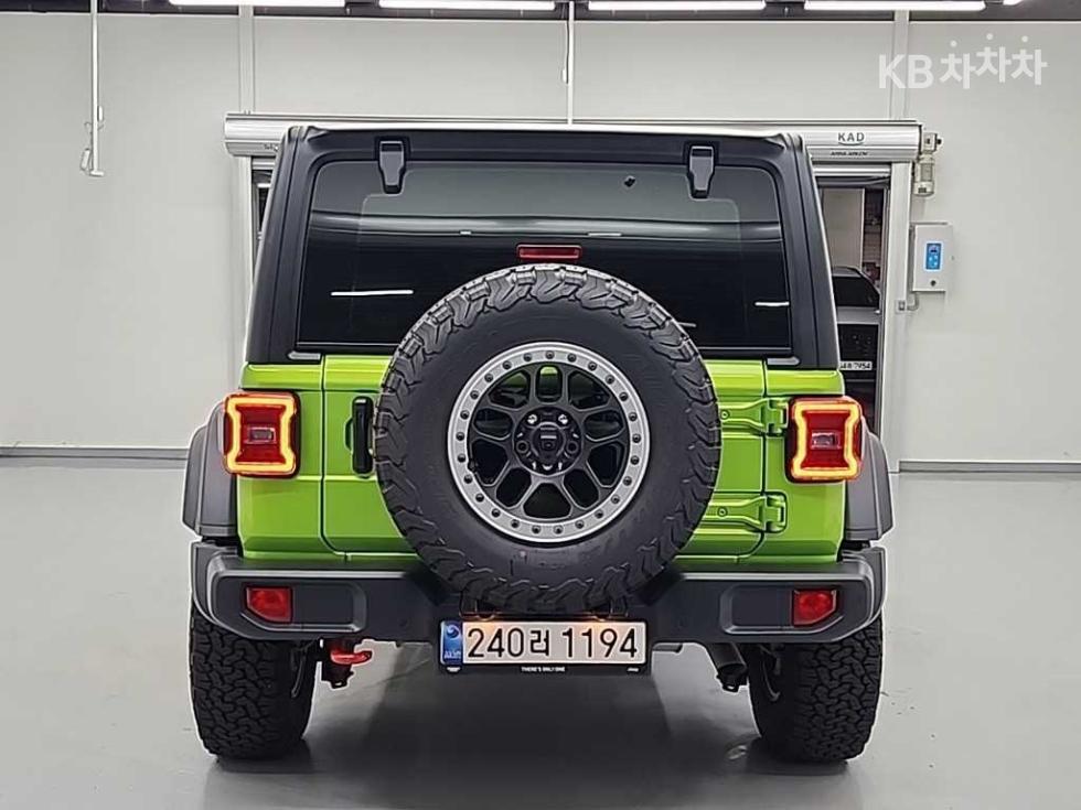 2025 Jeep (JL) photo